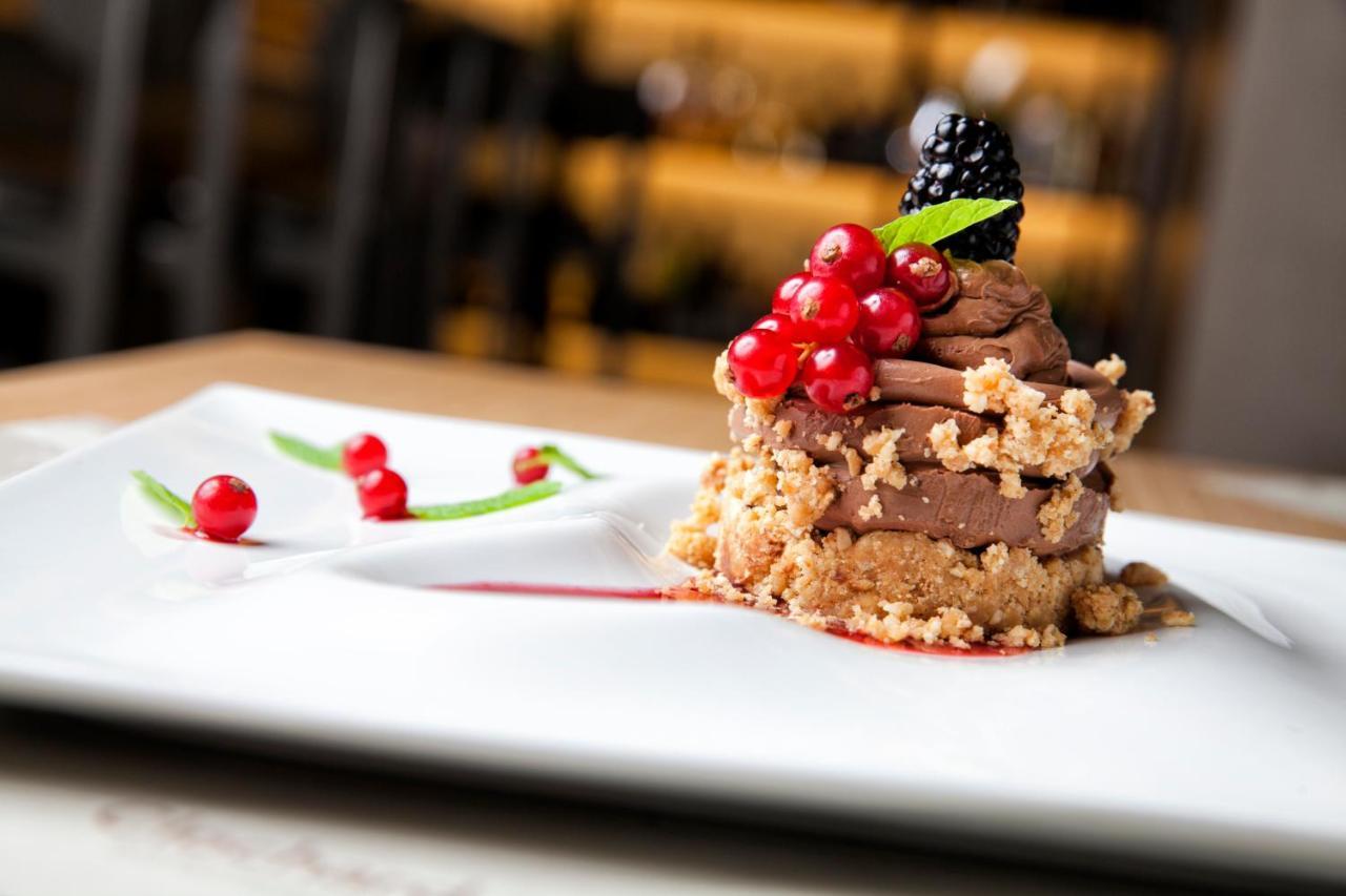 فندق إكسلسيور سالونيك المظهر الخارجي الصورة A chocolate dessert
