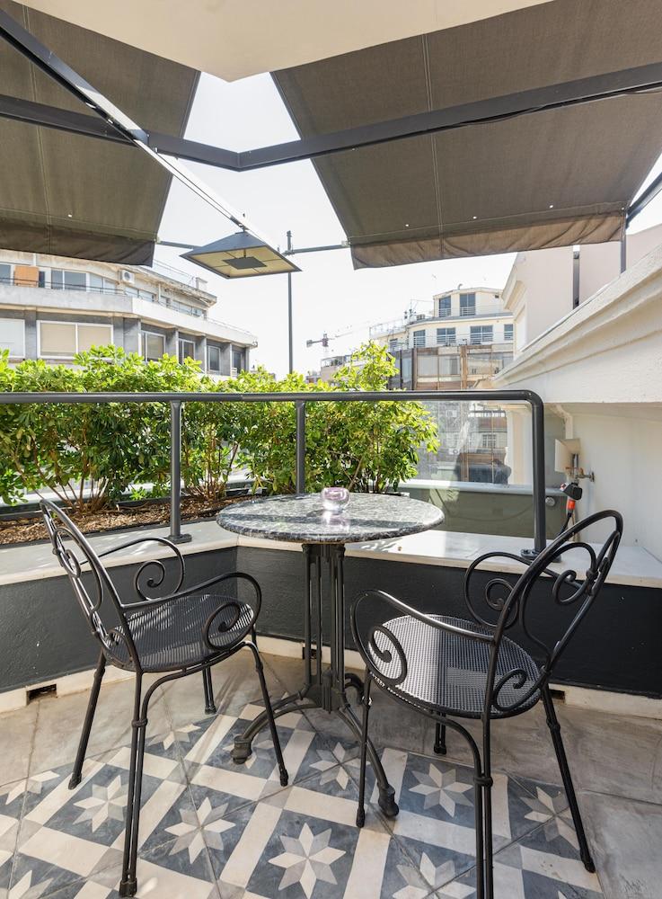 فندق إكسلسيور سالونيك المظهر الخارجي الصورة A balcony in Athens, Greece