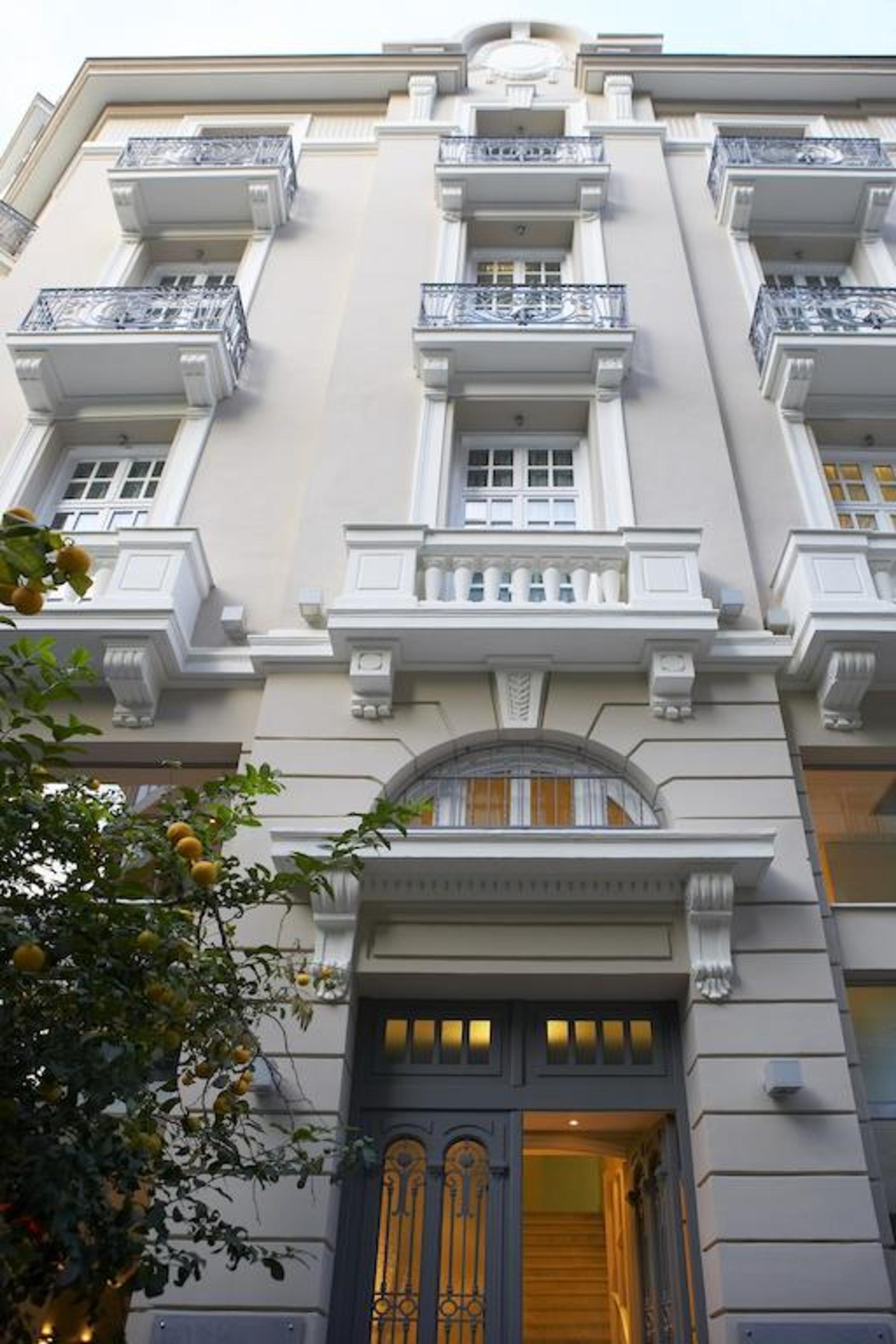 فندق إكسلسيور سالونيك المظهر الخارجي الصورة Neoclassical balconies in the Old Town of Nicosia